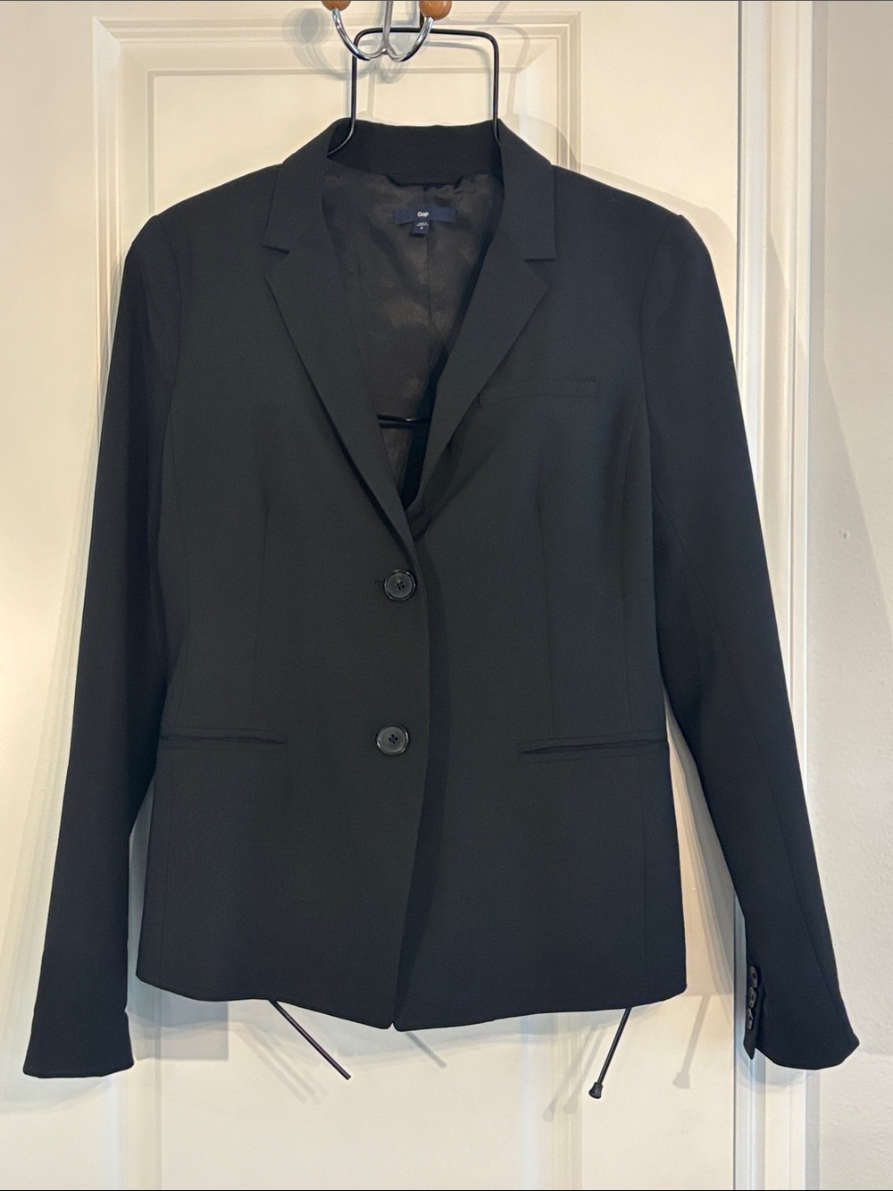 GAP Black Women's long Sleeve Lined Collared Two-Button Front Blazer. Size 6